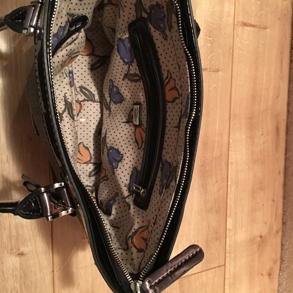 Guess Hand Bag - Picture 2 of 4
